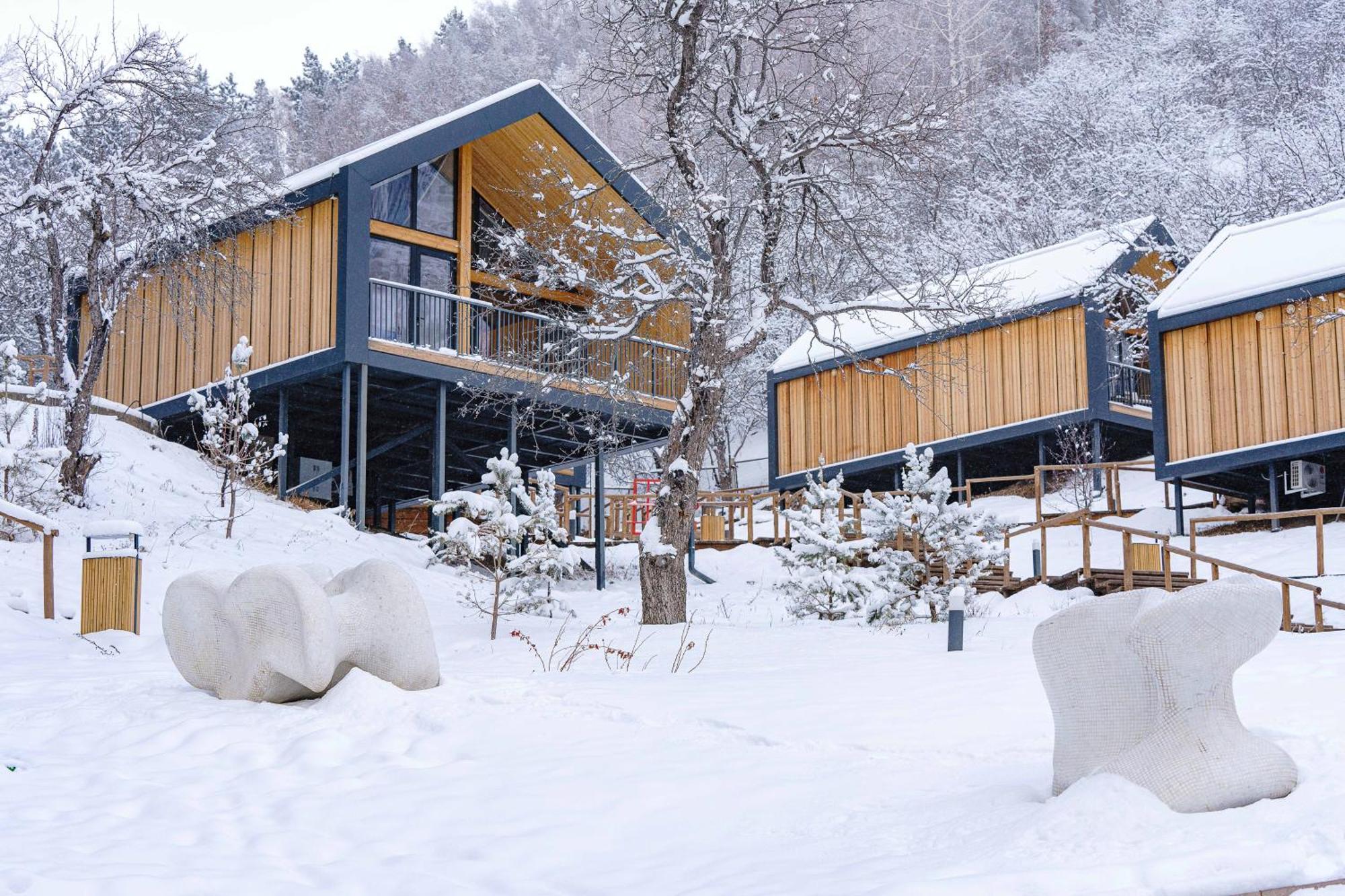 Qazaq Auyl Eco Hotel Almaty Eksteriør bilde